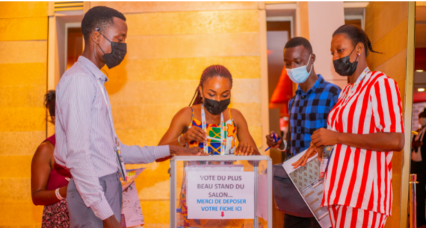 Archibat_CIV's tweet photo. Les votes du plus beau stand se poursuivent ici.
Vous n'avez pas encore voté ? Nos hôtesses vous attendent près de l'urne dans le hall pour récolter vos votes. A très vite !

#archibat2021 #archibat #civ225 https://t.co/3I9BifoMMY