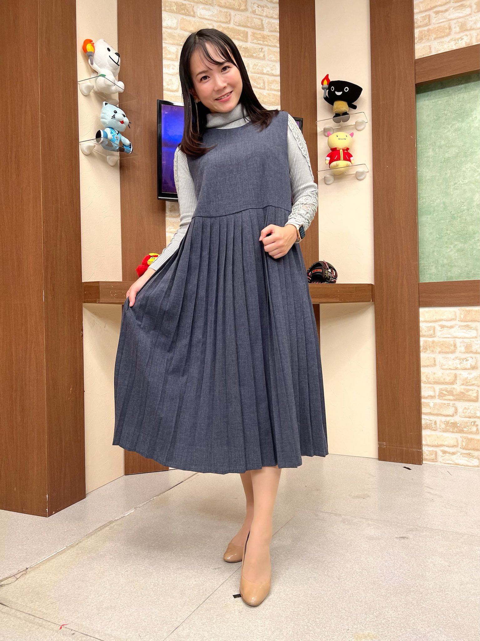 海平 和 Kbs京都アナウンサー なごみん 今日の 京スポ 衣装 Frenchpave Official Frenchpave さんにて 上品プリーツワンピース デニムワンピース 肩レーストップス アナウンサーコーデ アナウンサー衣装 アナウンサー T Co Jv59umkx8m