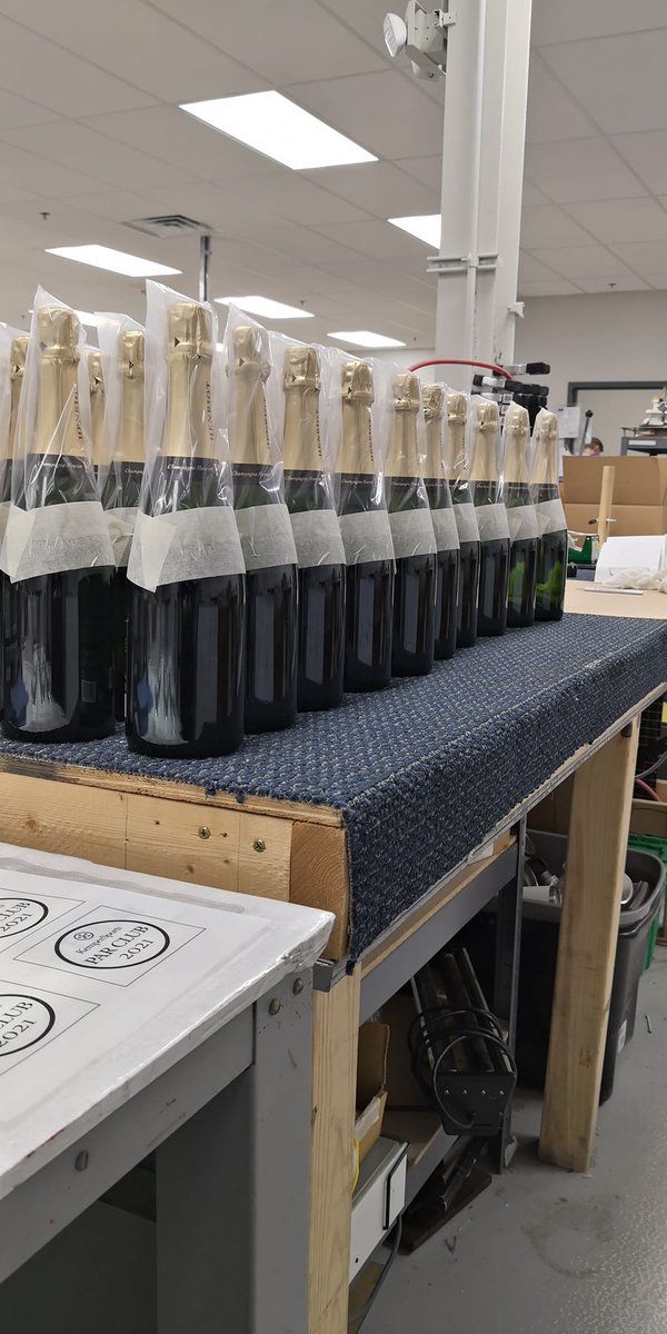TheFinerLine's tweet image. Elves are hard at work! Champagne bottles to etch, Brumate drinkware to etch, and boxed gifts getting ready to ship. Down to our last 2 weeks of 2021!