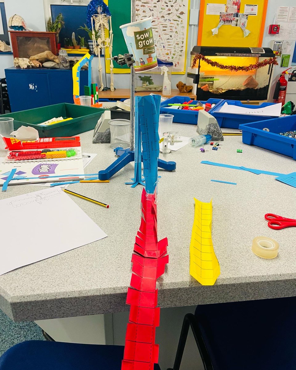 littlesciencel1's tweet photo. At our last KS2 club this week we made rollercoasters! We talked about chain reactions and momentum then used marbles and cardboard to create our tracks! Such good teamwork and creativity - engineering at its best ☺️ Thanks to @ScienceBuddies for the templates!  #engineers https://t.co/axoObeljdu