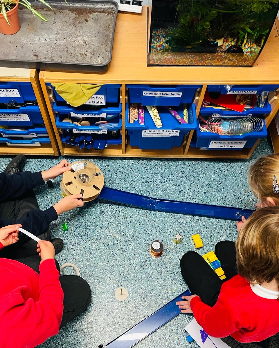 littlesciencel1's tweet photo. At our last KS2 club this week we made rollercoasters! We talked about chain reactions and momentum then used marbles and cardboard to create our tracks! Such good teamwork and creativity - engineering at its best ☺️ Thanks to @ScienceBuddies for the templates!  #engineers https://t.co/axoObeljdu