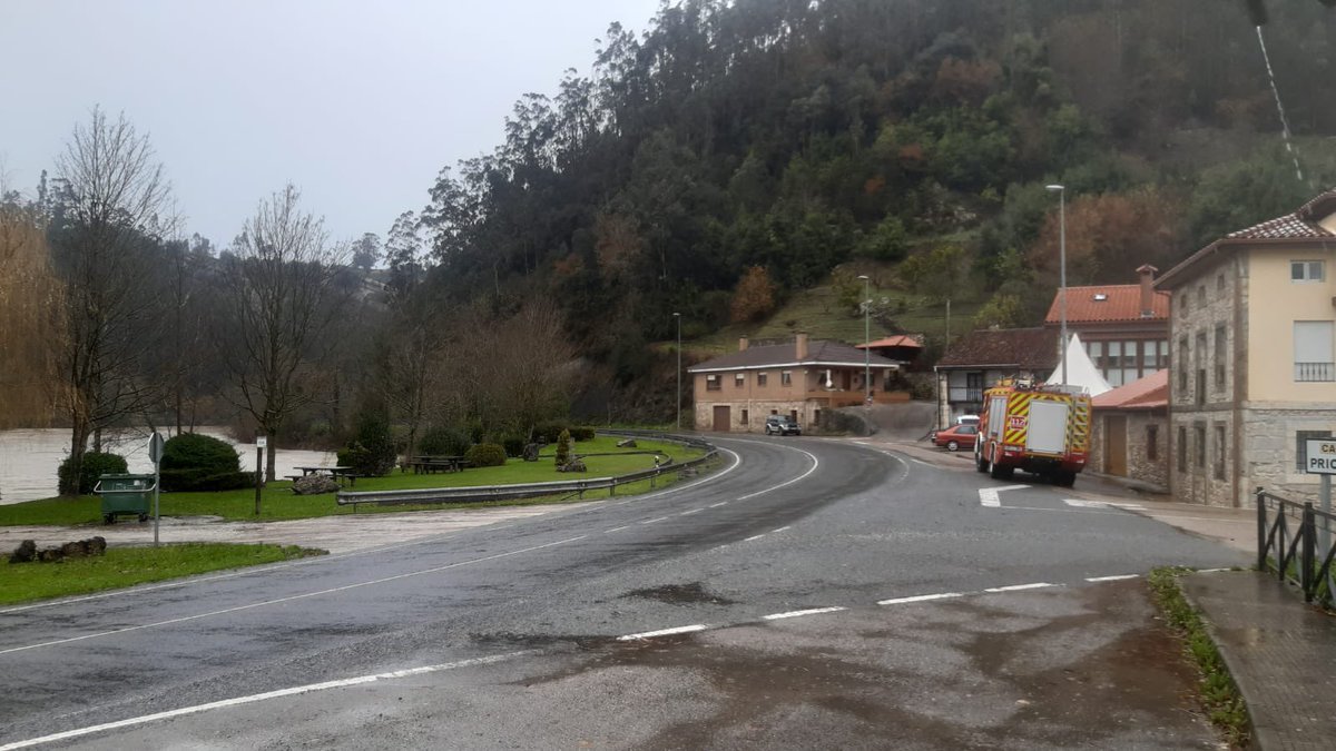 cantabriaes's tweet photo. 🚨 El Gobierno realiza un estrecho seguimiento de las cuencas del Asón, Pas-Miera y Deva

👉🏻 Desde la activación del #INUNCANT el 112 ha recibido 145 llamadas y se han gestionado desde el CECOP, los PMA y la sala 51 incidencias relativas a la lluvia ℹ️➡️ https://t.co/u0bxjXrv5H https://t.co/jZS0uXb6wi