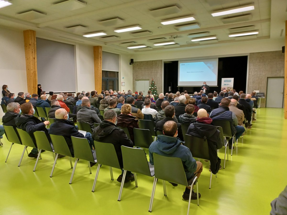 YvesRobinot's tweet photo. Réunion Publique #Cutry @LosangeFibre avec @regiongrandest 
Profitez de la #Fibre 🚀 @OrangeGrandEst https://t.co/Vfmf6YpHrl