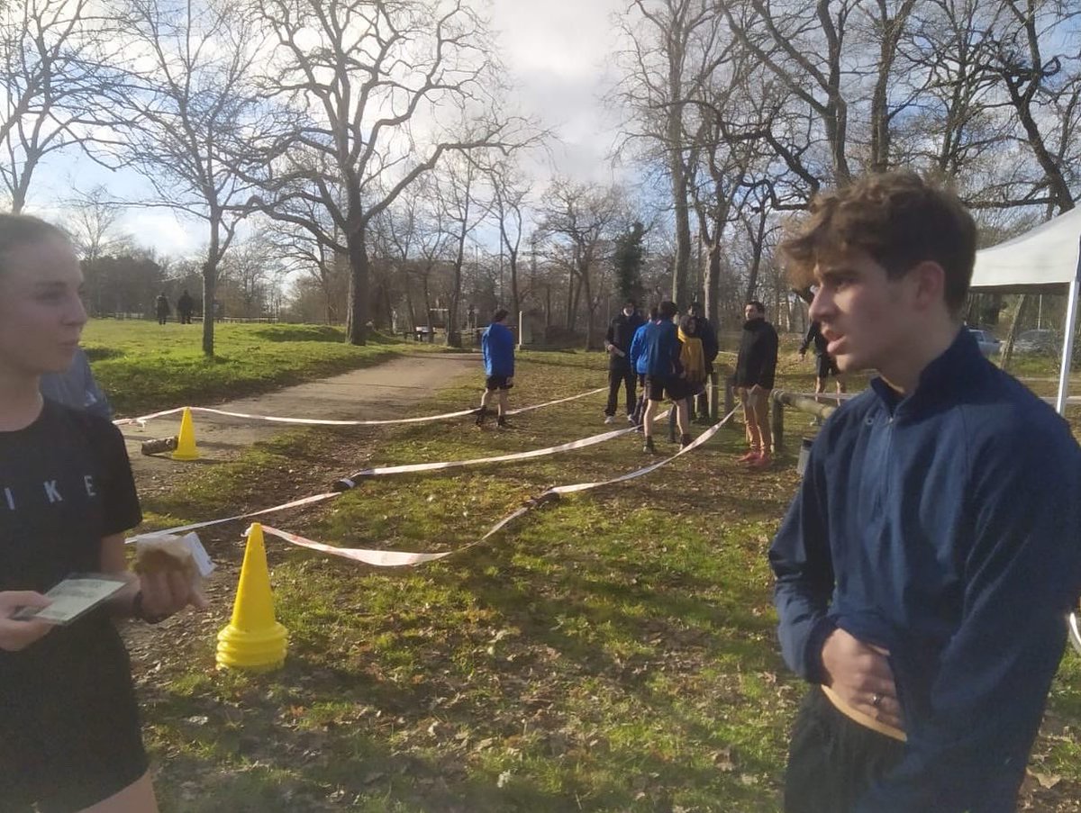 🏃🏼 Mercredi, c’était cross pour les élèves de l’AS du lycée ! Plus de 150 élèves se sont réunis sous un beau soleil pour parcourir un trajet de 4,5km dans la joie et la bonne humeur ! 

🎖 Félicitation à tous ! 

📆 RDV mercredi prochain pour le cross académique !
