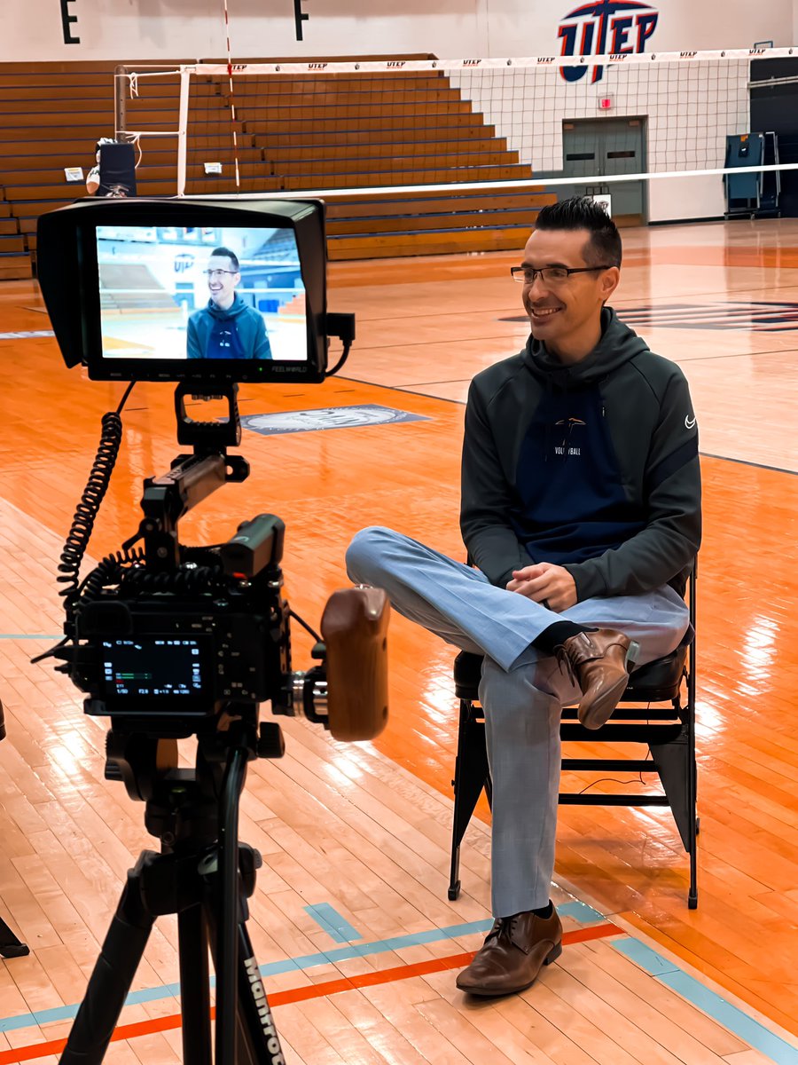 UTEPVB's tweet photo. 𝓘𝓷𝓽𝓮𝓻𝓿𝓲𝓮𝔀 with @CoachBenWallis 🎙

Preview the feature today at 5 pm! 👀

And Tune in Sunday at 10:30 pm on @KFOX14 📺 with @RobertKFOX14 for the full interview! ✨

#PicksUp #GoMiners #UTEPVolleyball https://t.co/uw0vXbiELW