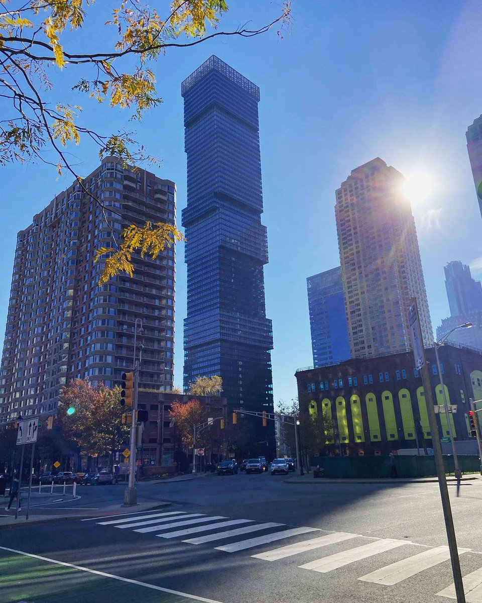 BRB, stepping outside for a quick break to soak up the sun in the neighborhood. ☀️
📸: welcome.to.utah