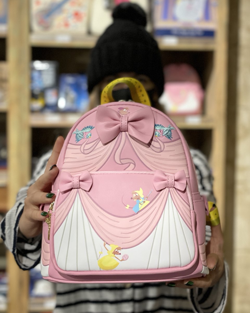 On adore la maroquinerie Loungefly et ce sac Cendrillon est fantastique  🥰