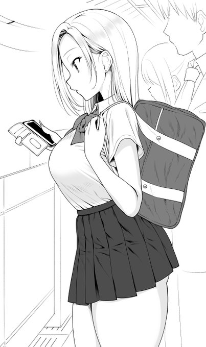 でかすぎてスカート持ち上がってるのすき 