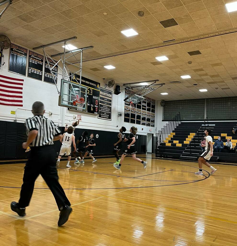 Wantagh_Warrior's tweet photo. Varsity Boys Basketball tournament action.🏀 #letsgowarriors #wearewantagh @wantaghhs @wantaghschooldistrict https://t.co/n6sb4SSzQO