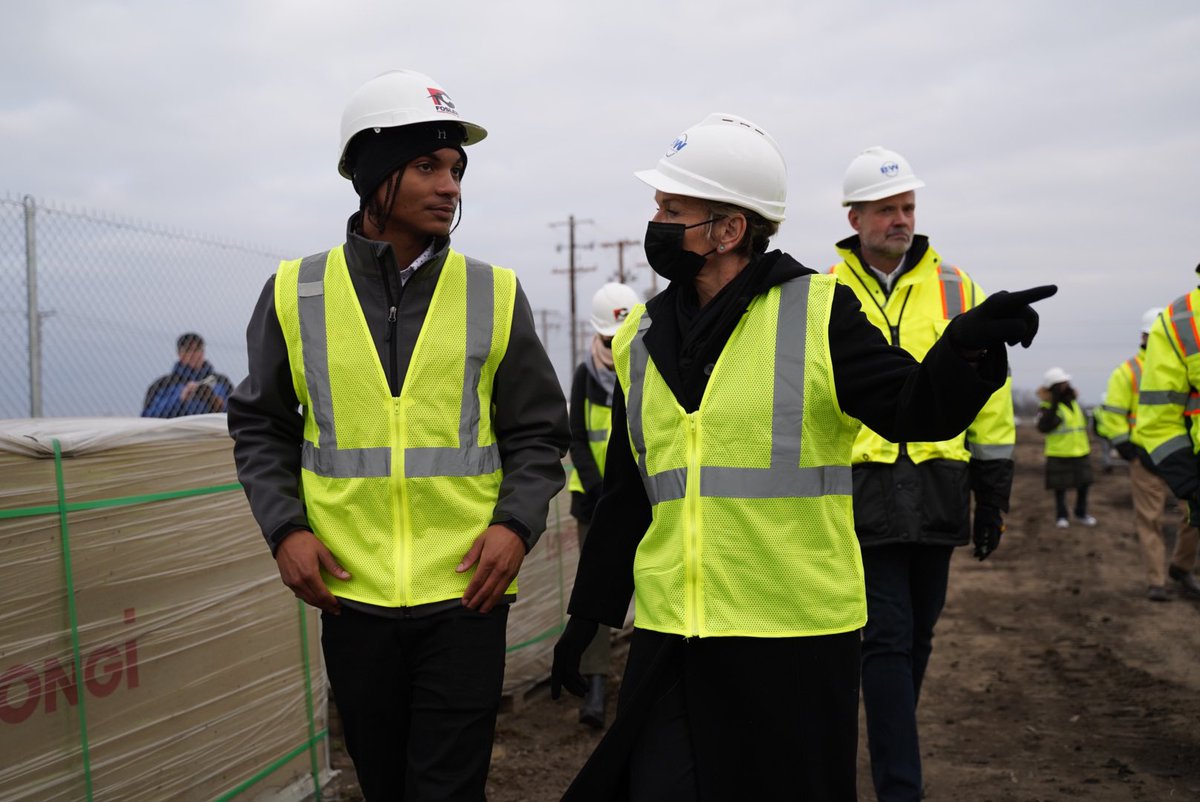 SecGranholm's tweet photo. Gar Creek Solar in Kankakee County is proof of how community solar projects help folks save on their utility bills and launch local union jobs. https://t.co/5a3yOyl5jJ