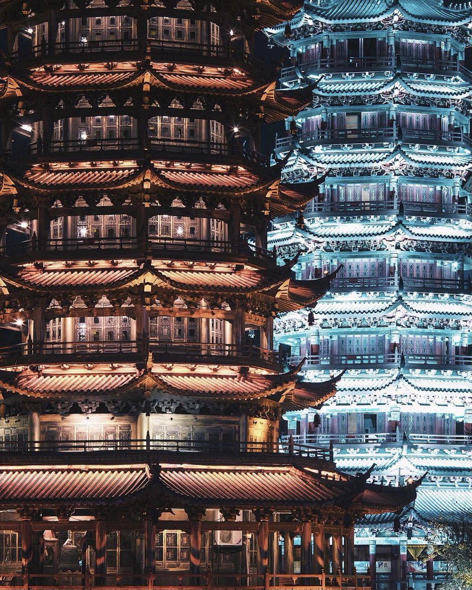 Opposites attract ☀️🌖 #nftphotography #womeninNFT