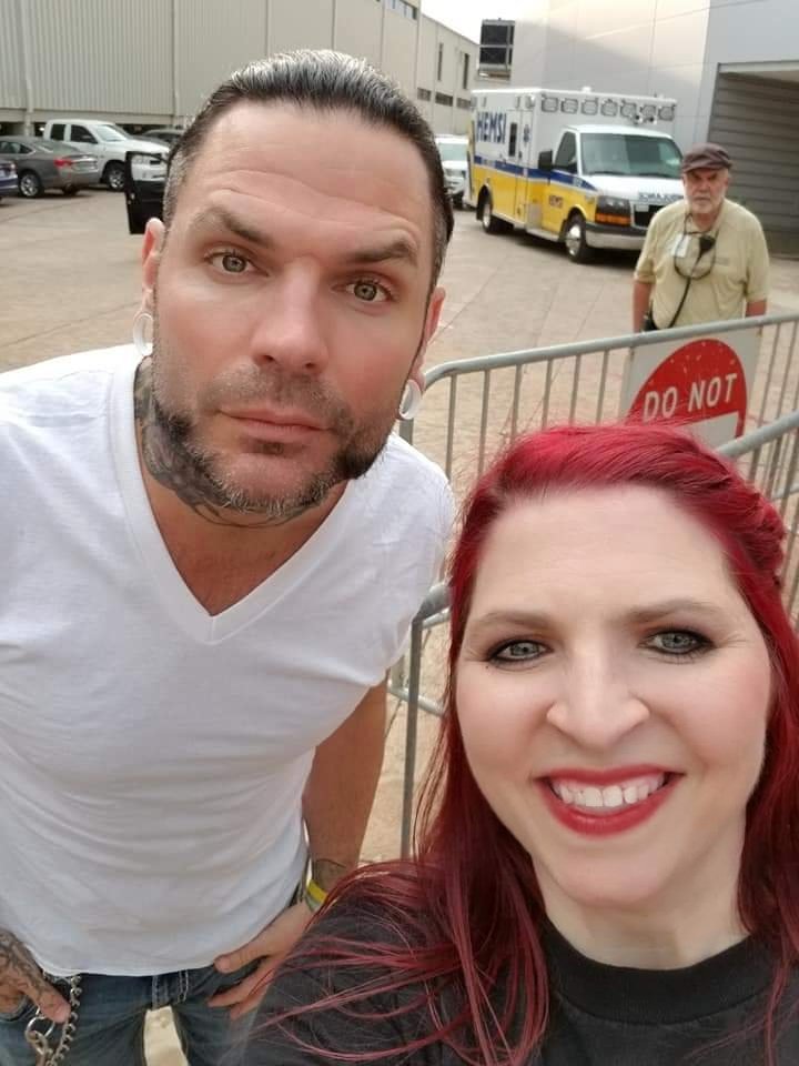 Praying for #JeffHardy. Hope he gets the help he needs!! I have watched him since I was a teen & now my children watch him. I met him several yrs back & he's definitely a class act & very kind!! He didn't have to stop coming in, but he did!! #ThankYouJeff https://t.co/hCQXNk4aQS