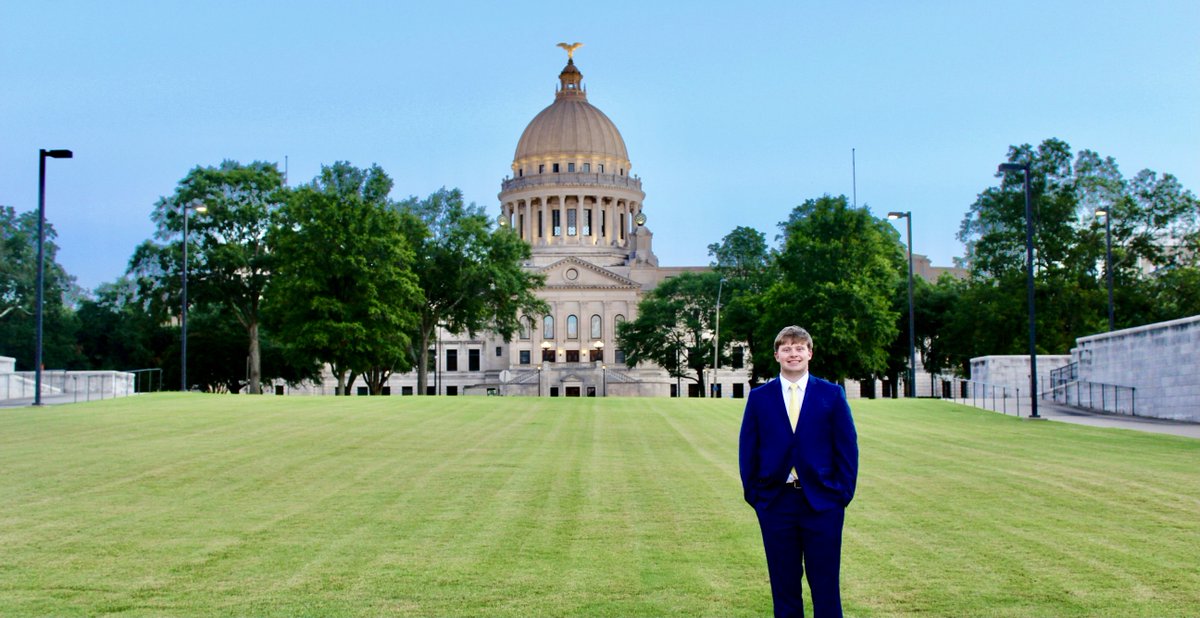 “Hey, my name is Ben Handley! I am majoring in Business and originally from Birmingham, AL. My favorite part of Starkville is The Cotton District because it’s very relaxed and I love the architecture.” We love having Ben as a resident and will miss him next semester! 🤩👏