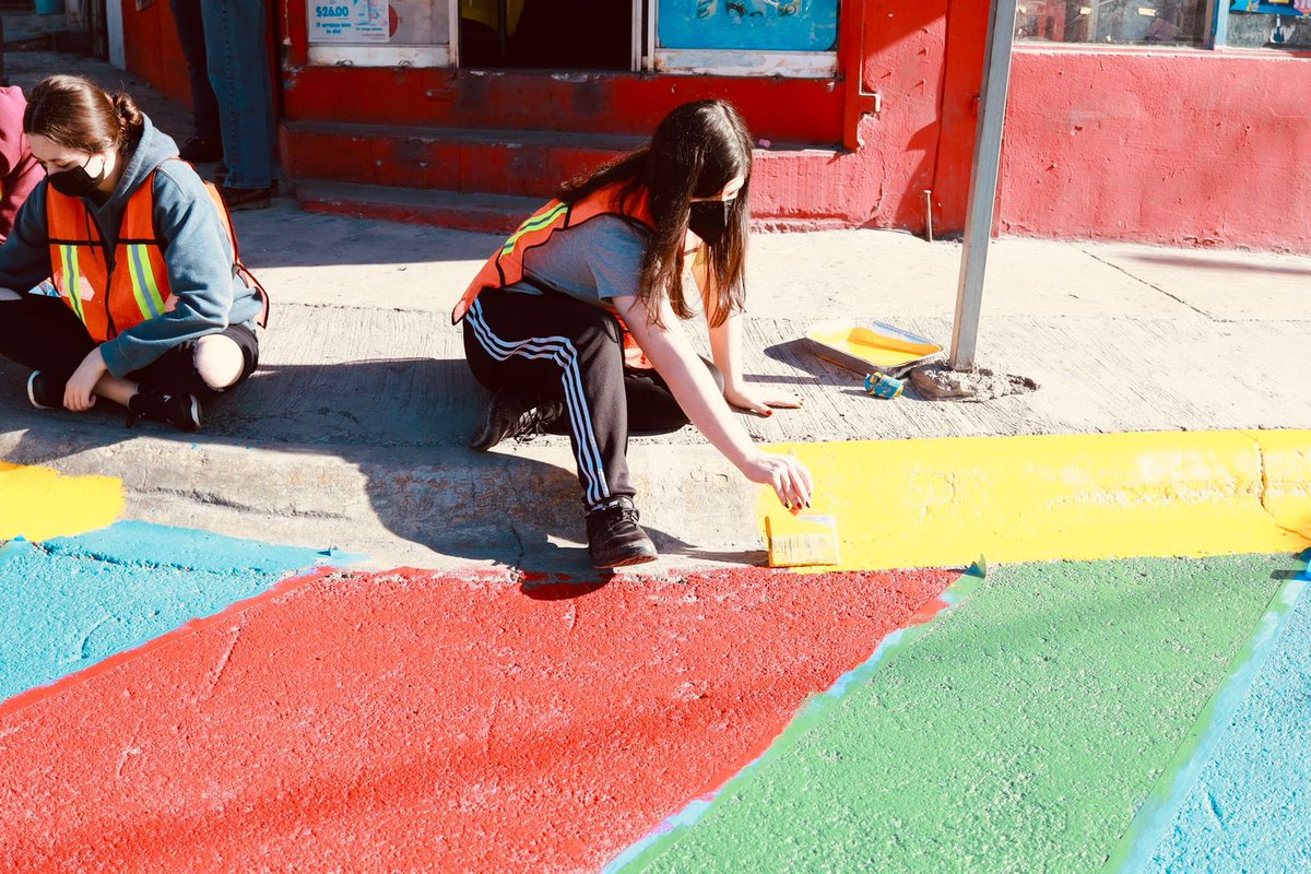 stacatarinagob's tweet photo. PINTA DE URBANISMO TÁCTICO 

Haciendo equipo con @MovacNL @hellocities y @FundacionFEMSA continuamos promoviendo una movilidad responsable en #CiudadSantaCatarina. Éste jueves llevamos a cabo la pinta de cebras en diversas vialidades de nuestro municipio. 

1 de 2 https://t.co/198mMD8Udp