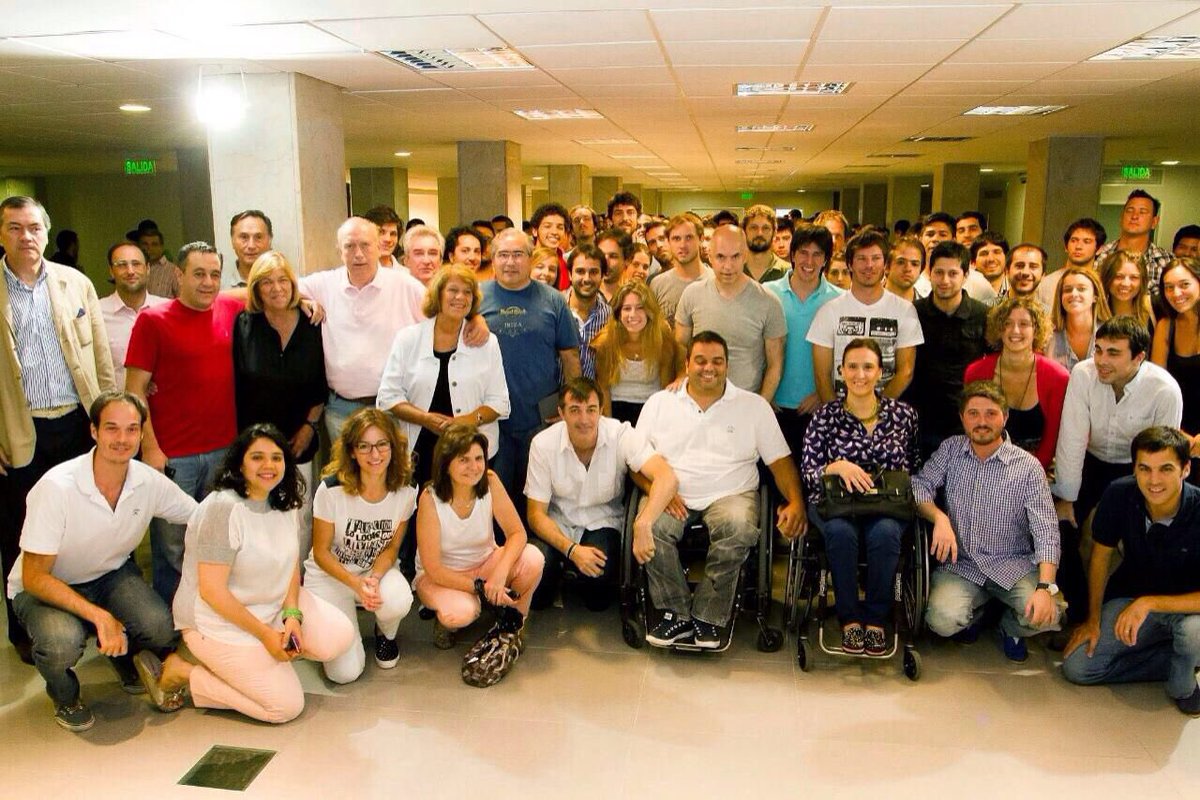 LaGeneracionArg's tweet photo. Hoy, una vez más, dueño de una humildad que te enaltece, decidiste renunciar a tu banca en el Senado dejando un vacío muy difícil de llenar. Pero tenemos la convicción de que vas a seguir contribuyendo y luchando para que podamos llegar a construir el país que soñamos. https://t.co/pbYVZKUxIw