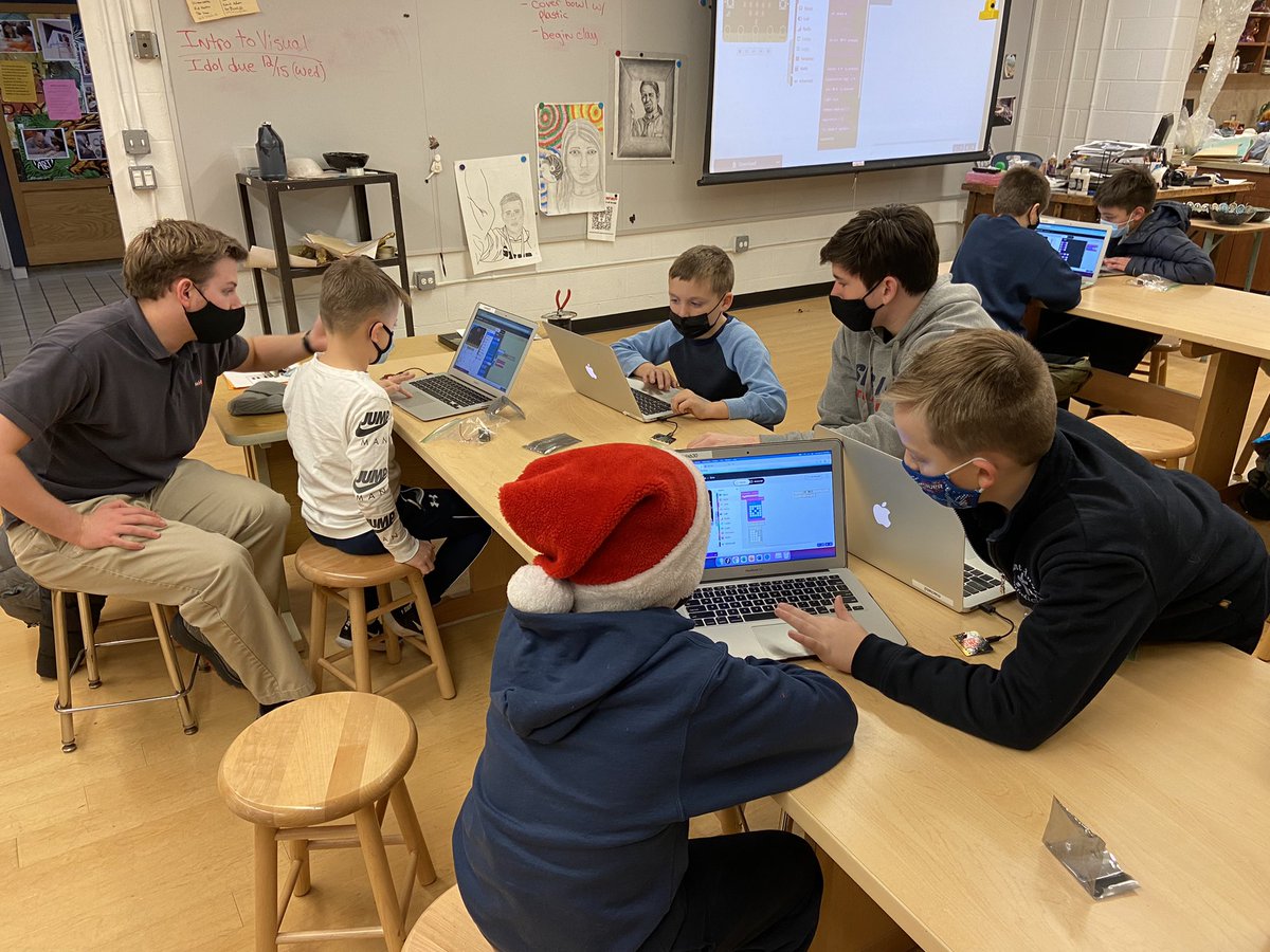 SVHSFutureLion's tweet image. #FutureLions busy coding during @SaintViatorHS Hour of Code! Thanks @ViatorSTEM #thefutureisbright #computerscienceweek