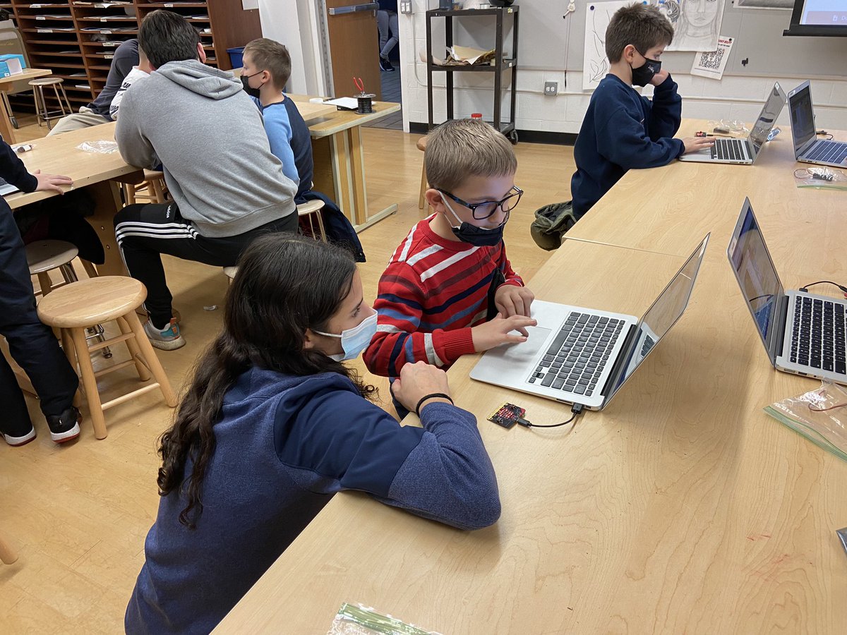 SVHSFutureLion's tweet image. #FutureLions busy coding during @SaintViatorHS Hour of Code! Thanks @ViatorSTEM #thefutureisbright #computerscienceweek