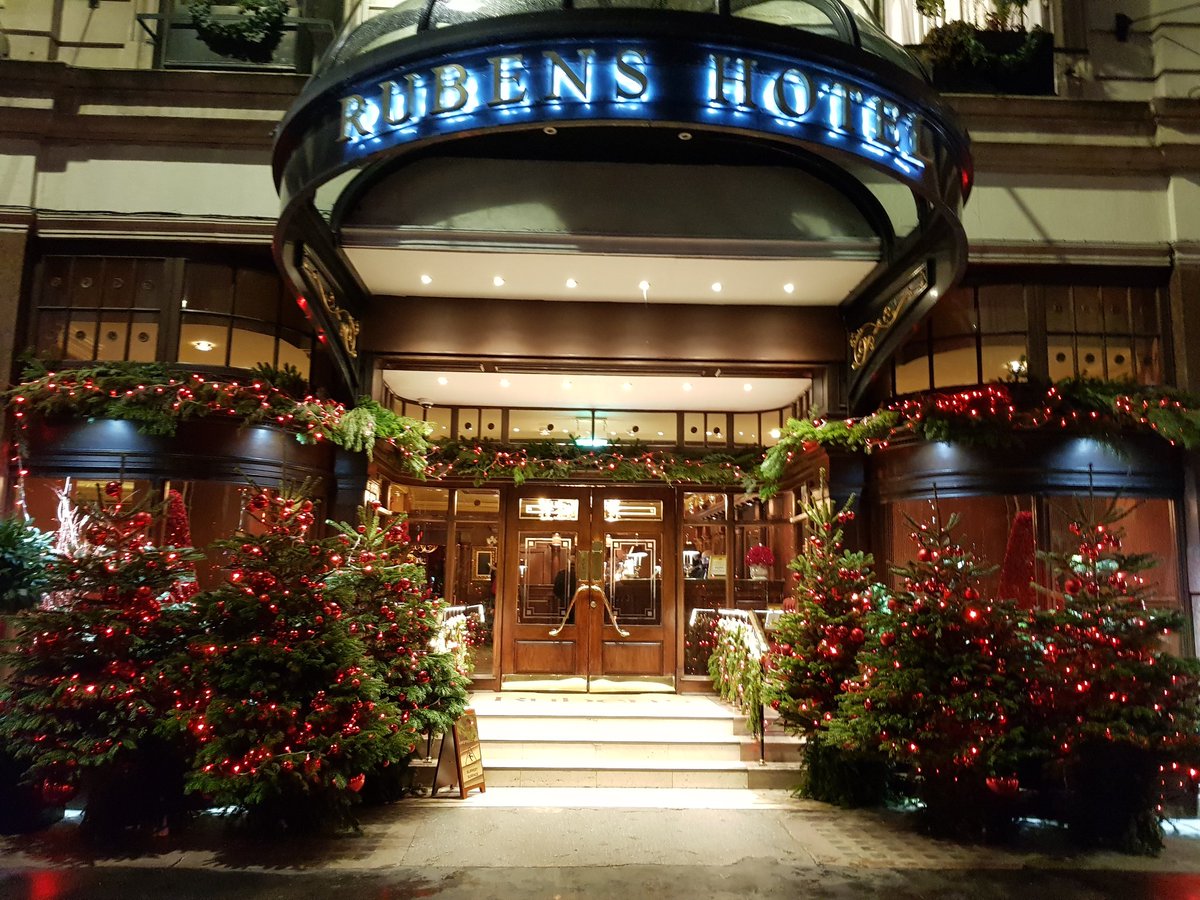 A tinsel and bauble laden welcome awaits at Rubens at the Palace where the neighbour across the street can wear the crown jewels whenever she wants <a href="/rubenshotel/">rubenshotel</a> <a href="/red_carnation/">Red Carnation Hotels</a> <a href="/RoyalFamily/">The Royal Family</a> #christmaswelcome