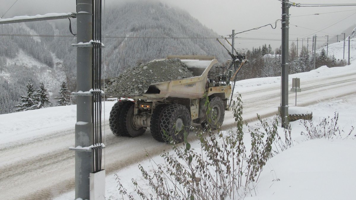 Лиебхерр Т236, 100 тонны даацтай, цахилгаан буюу троллебус системтэй, байгалд ээлтэй сайхан техник байна🤔👍🏻🤔