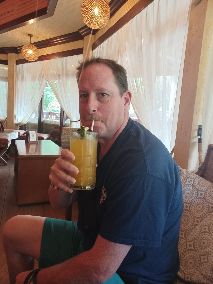 pennyluvsdisney's tweet photo. @BayLakeSociety always time for Nomad Lounge #tothebay https://t.co/11bLCERVmU