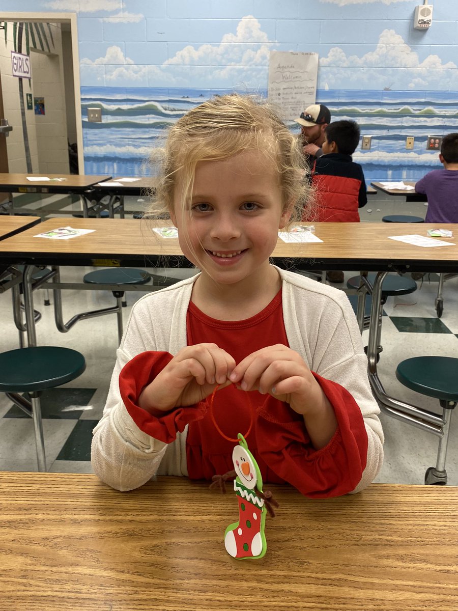 All smiles <a href="/HESHORNETSROCK/">Hollywood Elementary School</a> Winter Family Night. <a href="/saludaschools/">SaludaCountySchools</a> #OneSaluda <a href="/jtthomastigers/">Jennifer Thomas</a>