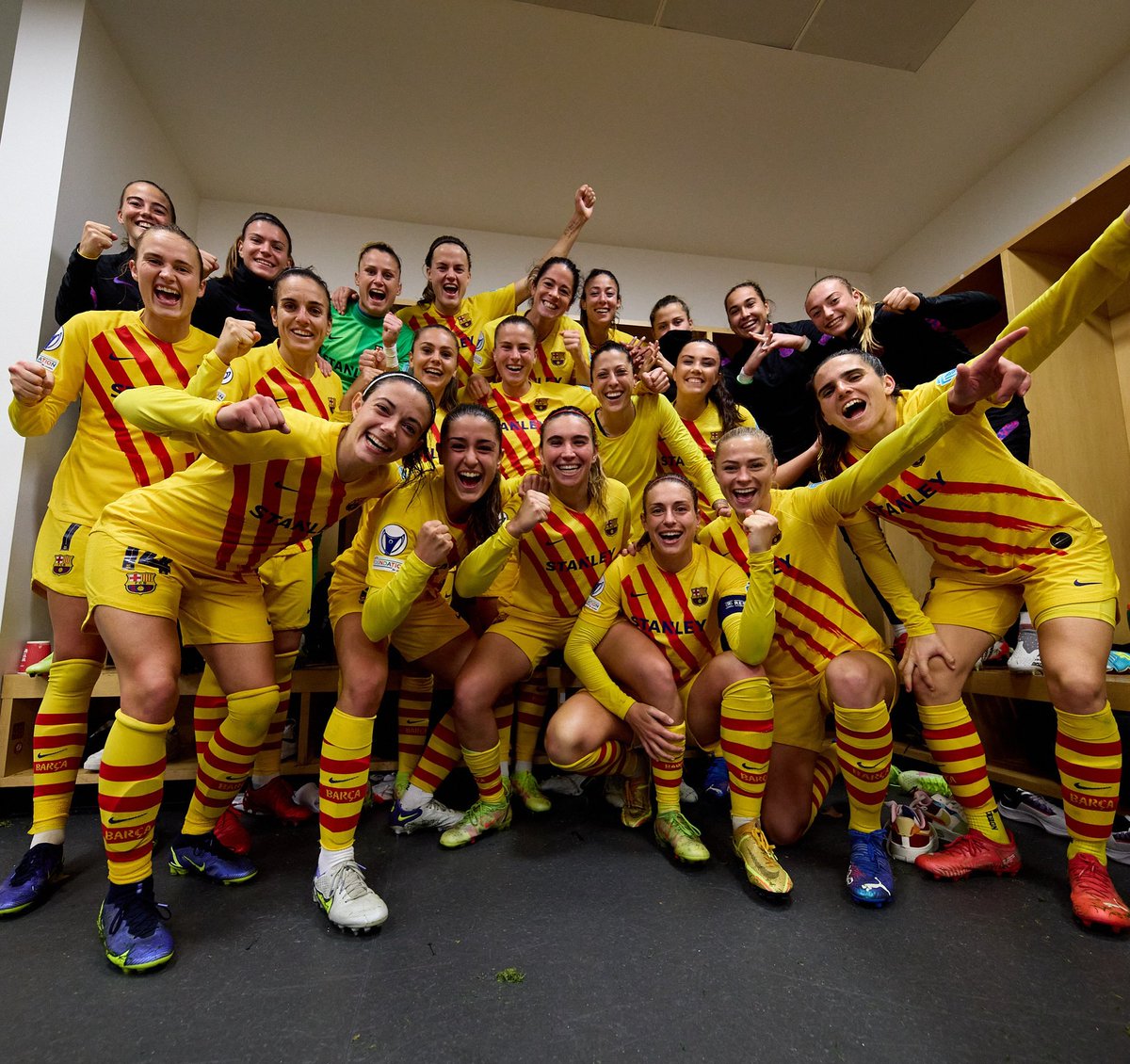 Love this team 💛💛💛💛