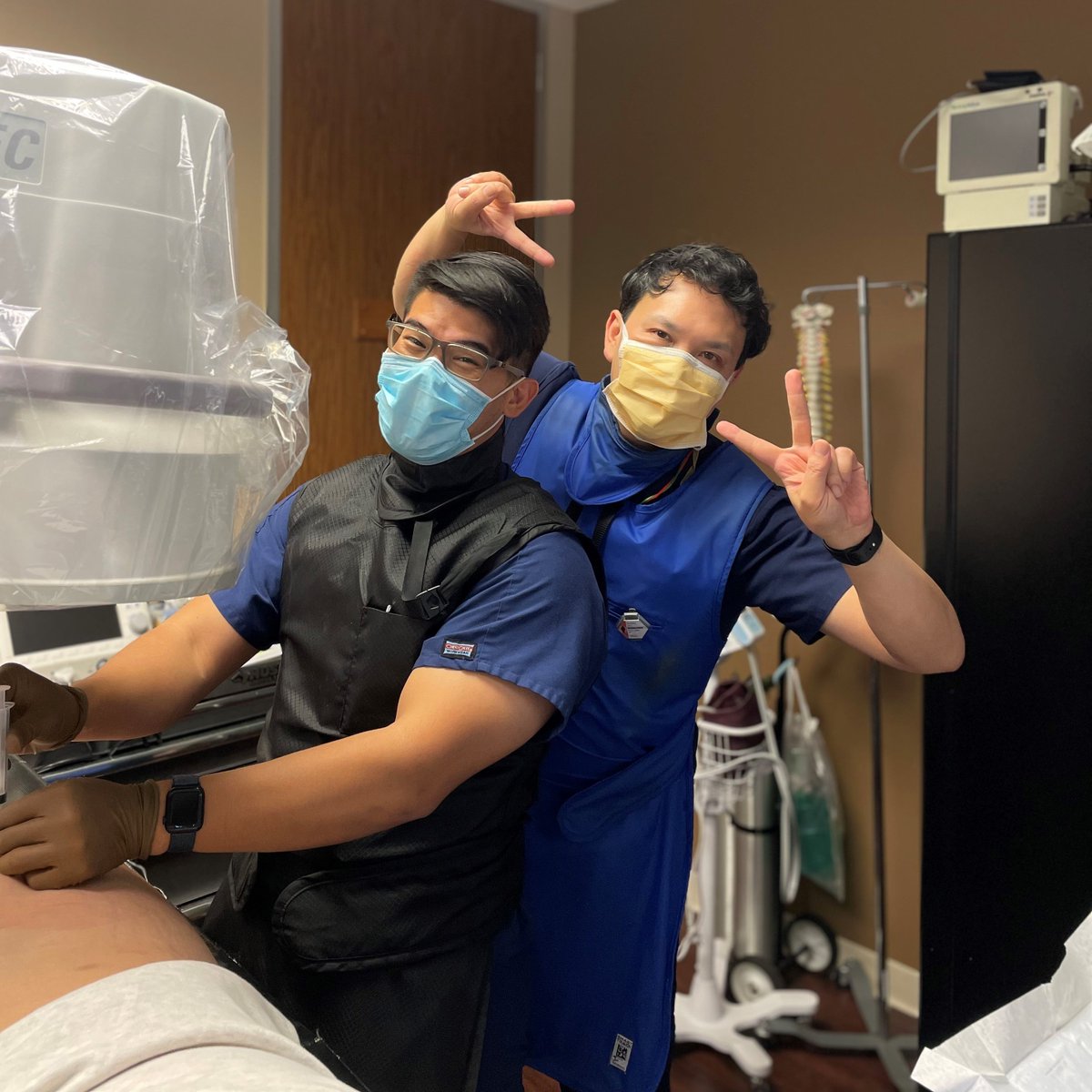 UTHPMR's tweet photo. Our outgoing academic chief @aaronlinmd1 and @BBruelMD having too much fun💉🙃 in Spine clinic #Physiatry #PhysiatryGME #Privademics #ProudPD @DrNikoDragoDO  #MedEd #MedTwitter #InterventionalPain #FallForPhysiatry #Match2022 https://t.co/NORCorGGrd