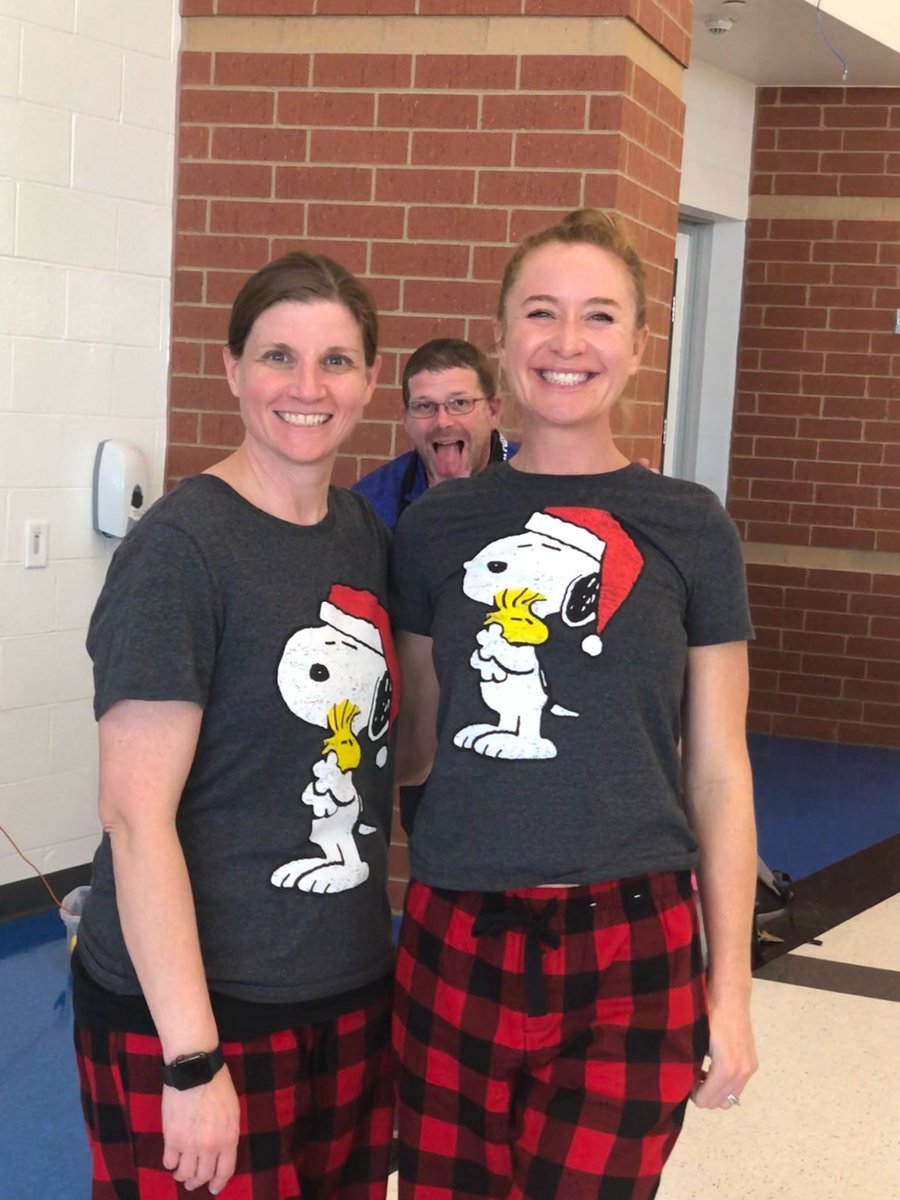 NPGrizzlyLib's tweet photo. When you just want to get a cute picture but there is always a principal or two there to photobomb it. #libraryshenanigans 😃 https://t.co/w6XRVUjMXs