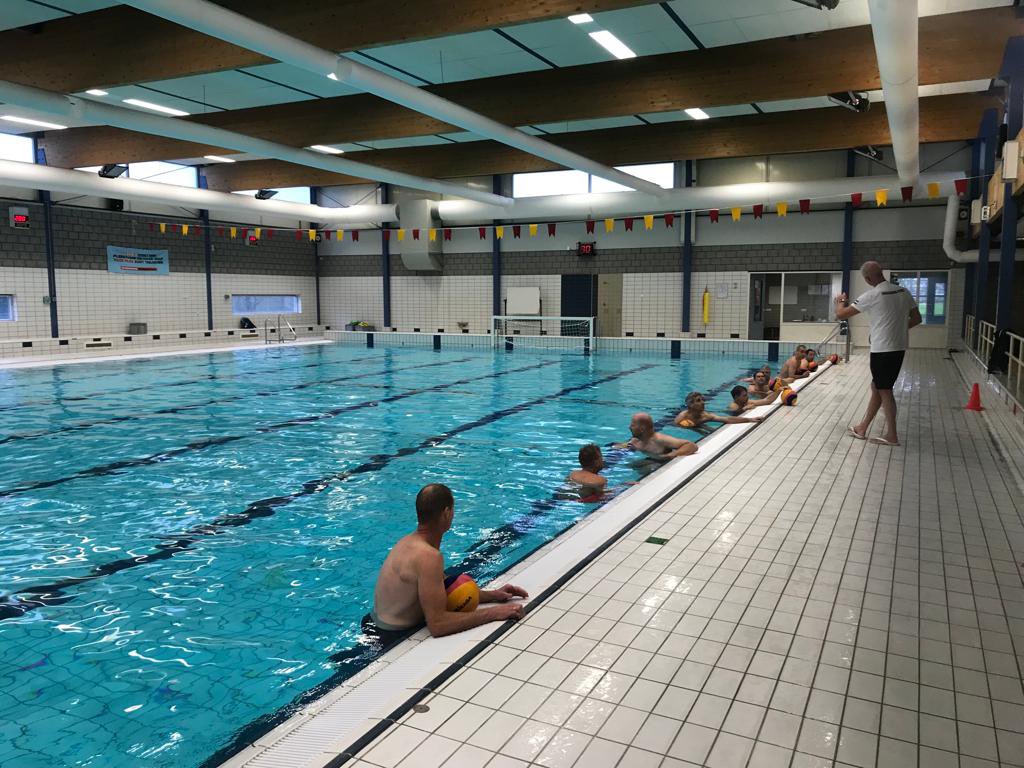 Robinvangalen's tweet photo. Was een mooie dag in Eindhoven met nu al weer groep 7 van MBL (Master Business Learning). 

De moderne opleiding van leidinggevende in de toekomst. Een
4 jarige opleiding in samenwerking met  @LearningWaves20 

Waterpoloclinic en daarna 2 uur de diepte in over Teams en Coaching! https://t.co/w40DkYAIzS