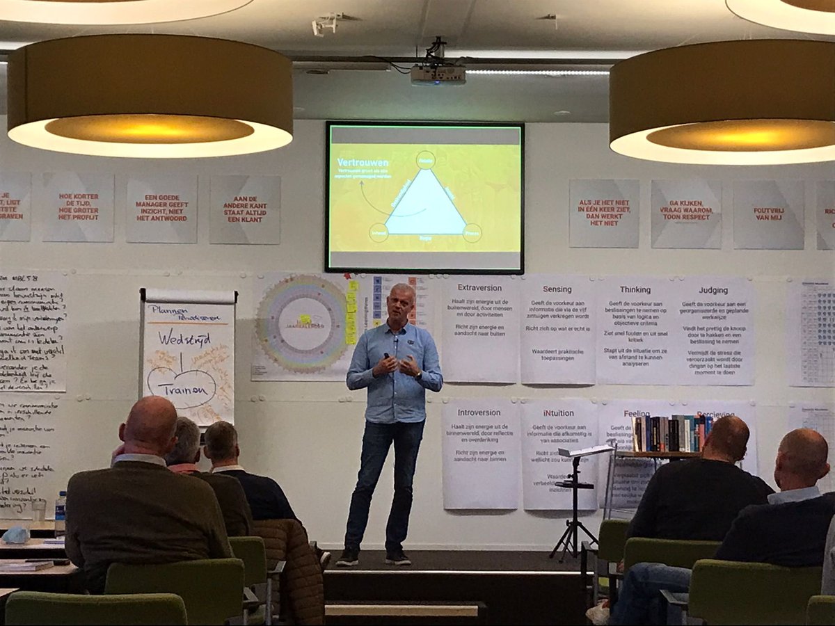 Robinvangalen's tweet photo. Was een mooie dag in Eindhoven met nu al weer groep 7 van MBL (Master Business Learning). 

De moderne opleiding van leidinggevende in de toekomst. Een
4 jarige opleiding in samenwerking met  @LearningWaves20 

Waterpoloclinic en daarna 2 uur de diepte in over Teams en Coaching! https://t.co/w40DkYAIzS