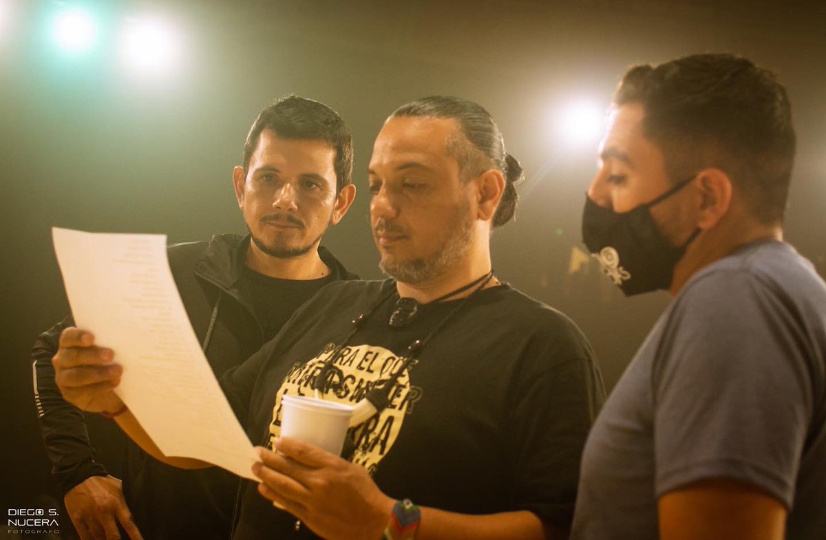 IndioLucioRojas's tweet photo. Cierro los ojos y los imagino a todos ahí sentados, ansiosos por cantar y bailar… al igual que nosotros, sintiendo la música en el corazón.
Esta noche les prometo que será ESPECIAL.
PH: @DiegoNucera1 https://t.co/28KgMagFYe