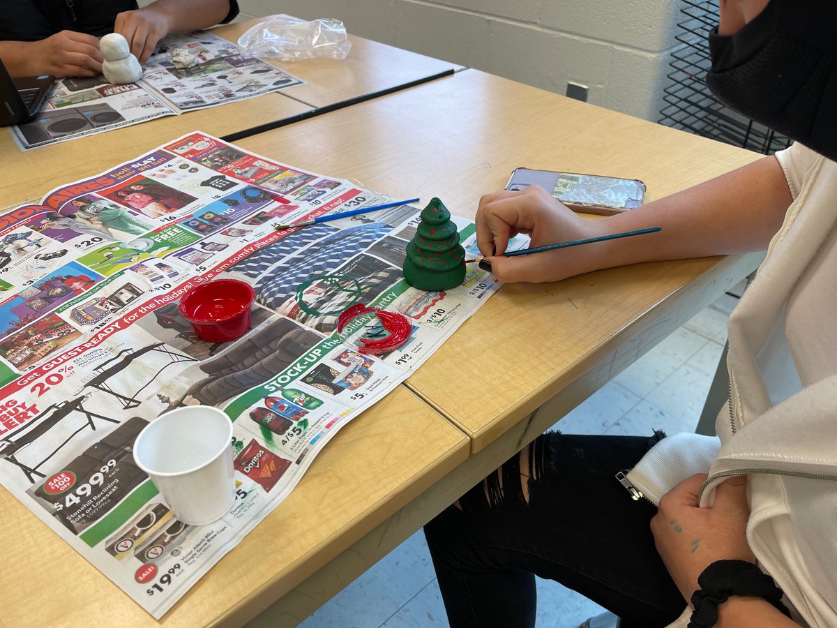 MissPemberton9's tweet photo. 8th grade started painting their Air Dry Clay Ornaments today! 🎄 #art #airdryclay https://t.co/0S8J6JXhZ1