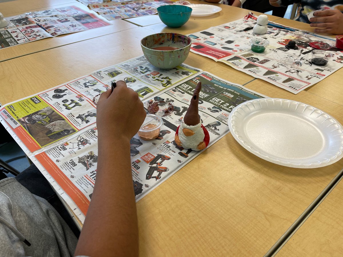 MissPemberton9's tweet photo. 8th grade started painting their Air Dry Clay Ornaments today! 🎄 #art #airdryclay https://t.co/0S8J6JXhZ1
