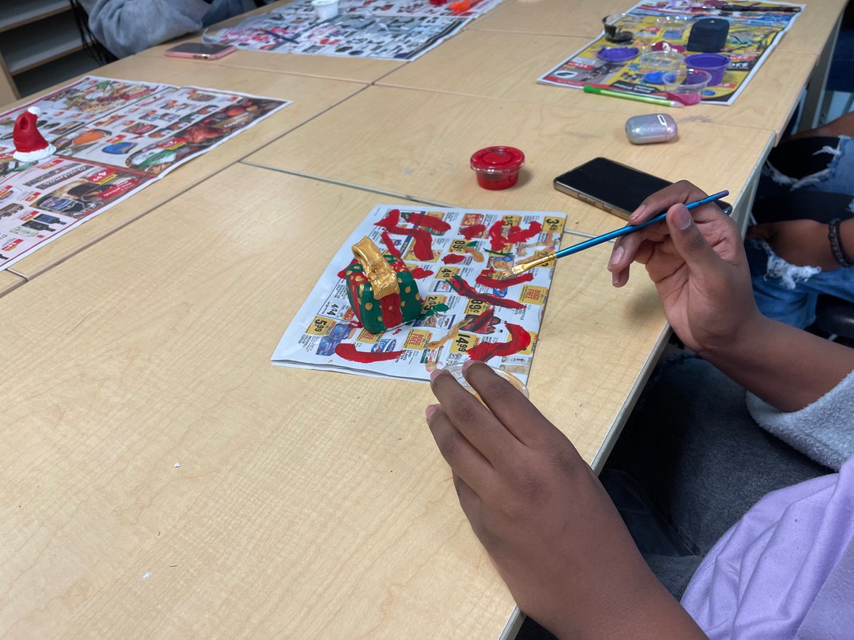 MissPemberton9's tweet photo. 8th grade started painting their Air Dry Clay Ornaments today! 🎄 #art #airdryclay https://t.co/0S8J6JXhZ1
