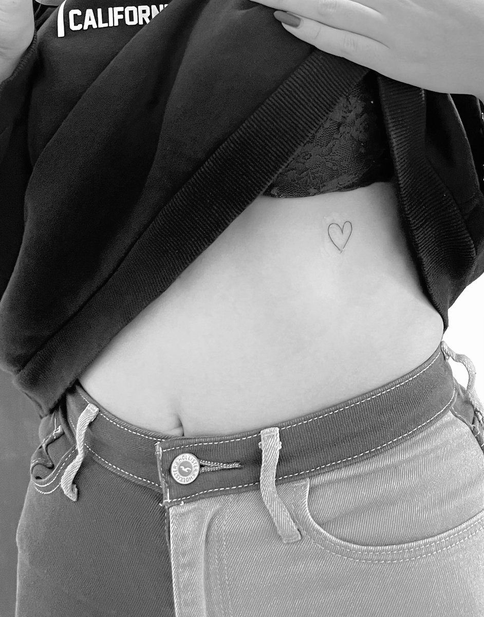 meree10__'s tweet photo. L’altre dia Lorenzo va dibuixar un coret i hui el tinc tatuat🌚💘 https://t.co/eMqKAgcJ5O