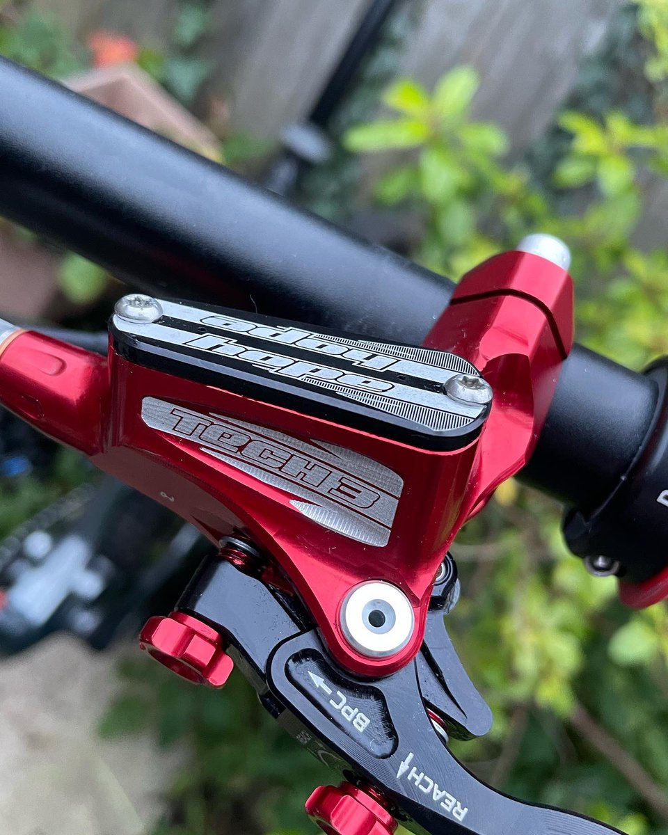 ski_57's tweet photo. Oh the bling #SoMuchRed with a hint of grey and a touch of black #JustRide https://t.co/xj6kb2IB23