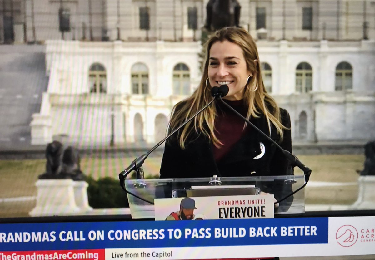 PaidLeaveforAll's tweet photo. "We’ve only weathered this pandemic and these seismic shifts at all because of the sheer strength and unvalued labor of caregivers. It's past time we #BuildBackBetter—and build a care infrastructure that will withstand." #PaidLeaveForAll @dhuckelbridge https://t.co/e4BWQWg0gi