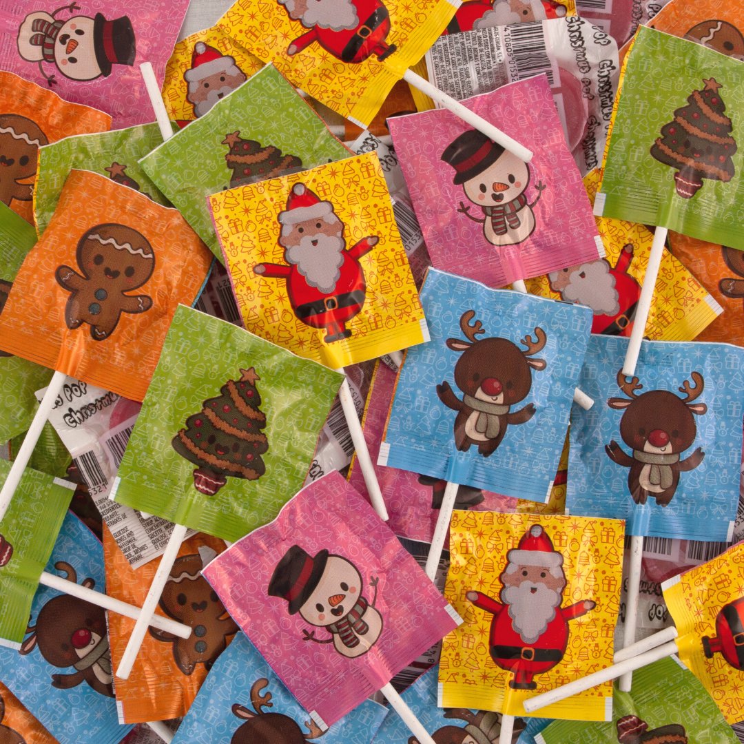 ¡Lo importante está en el interior! Pero además, si a un delicioso sabor cereza 🍭 le añadimos un envoltorio navideño, tenemos nuestras Christmas pop. 

¡Tus piruletas con sabor a Navidad! 🎄

¿Nos adelantamos a la Navidad? amzn.to/3DW7vQk