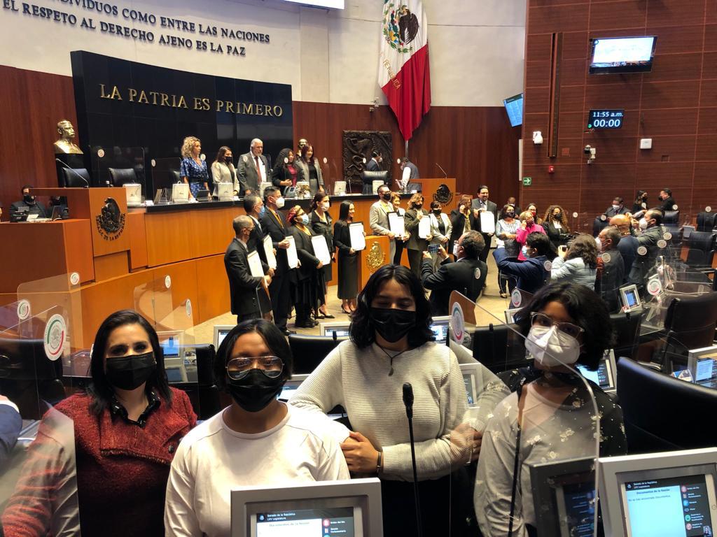 MayuliMtzSimon's tweet photo. Las y los jóvenes hacen suyo el presente, pensando en el futuro. Un gusto compartir con estudiantes de la @UTCancun la experiencia directa sobre la función legislativa, a través de un recorrido por el Senado de la República.📍 https://t.co/zQiUexbiFO