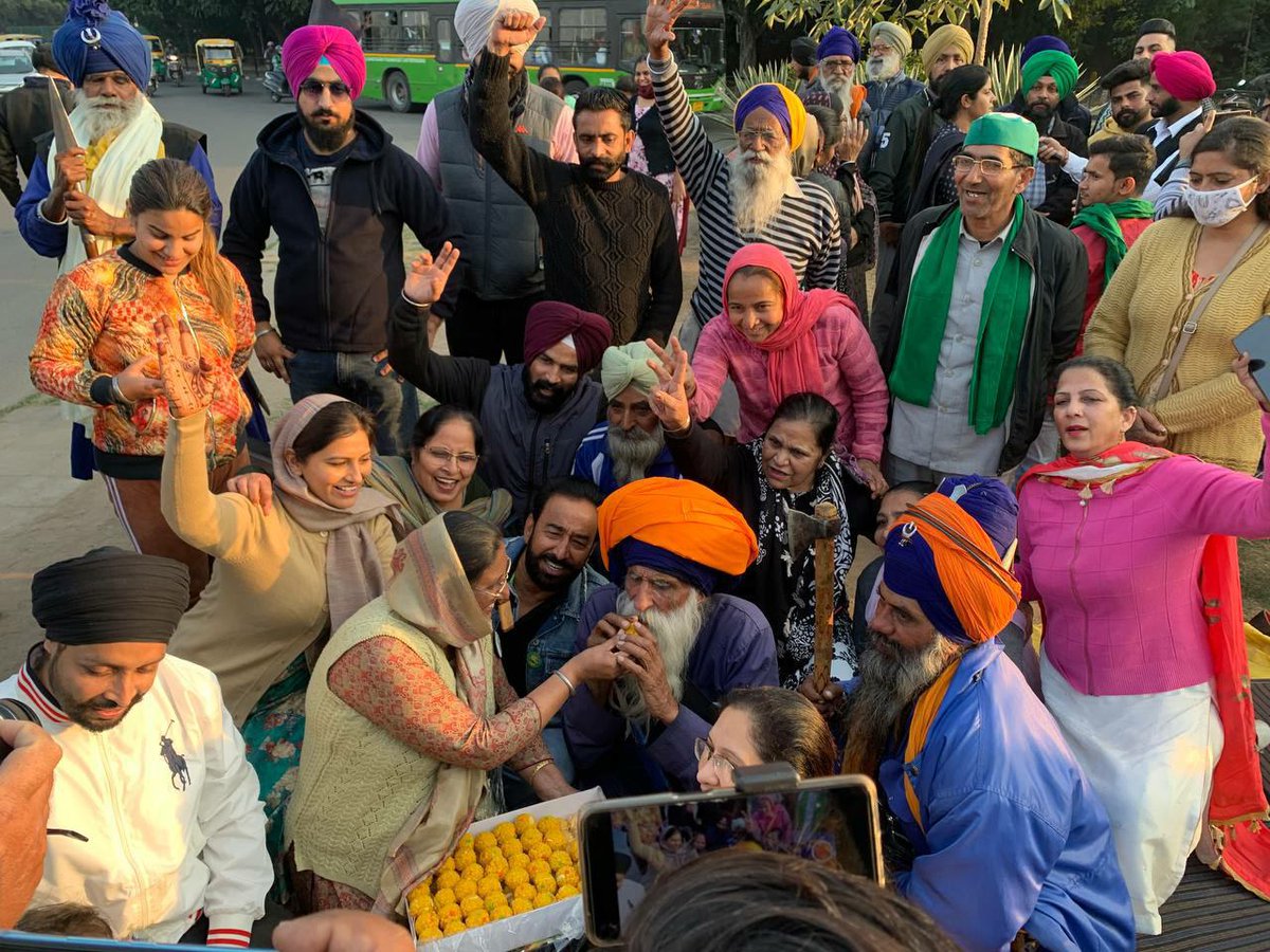 Tractor2twitr's tweet photo. We have won cuz our grandfathers stood by us, guided us, motivated us, reminded us who we are and wat we can do.

Baba Labh Singh Ji, 80 yrs of age,  stood like a rock through out the farmers protest.

It's bn an honor to witness this warrior in action.

#FarmersWon https://t.co/sz9v5zT8Zl