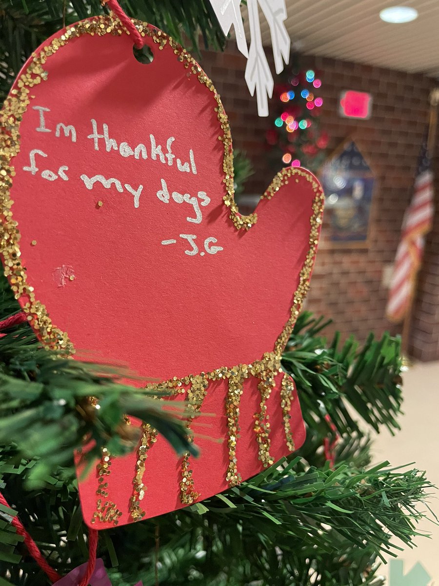 jtlart's tweet photo. Our kids spent today making ornaments for the JTL ‘Thankful Tree’…. And they had a lot to be thankful for! @ESASDJTL https://t.co/CfBjFBbFqY