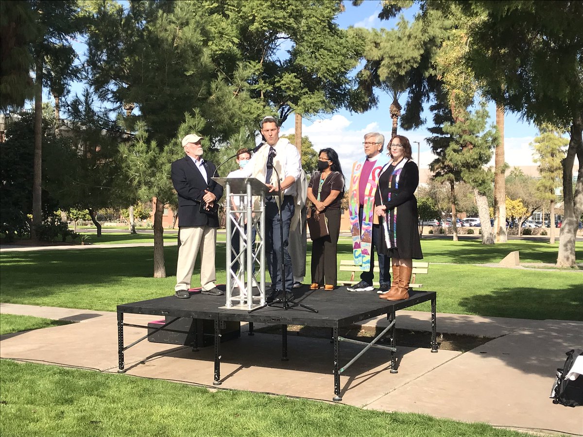 kai_newkirk's tweet image. As Biden’s Summit for Democracy begins and the young hunger strikers meet with Sinema, veterans &amp;amp; faith leaders gather at our Capitol to support the Arizona hunger strike for democracy. The strike will continue until the Senate passes the Freedom to Vote Act.

#RightsBeforeRecess