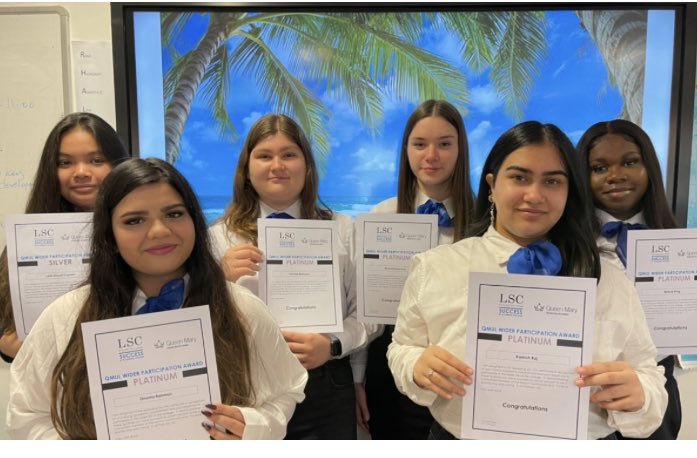 TandT_LSC's tweet photo. @Leyton6thForm Very proud of these 6 students who completed lots of Broadening Horizons activities last year during lockdown and have now been awarded a QMUL award. Fantastic work! #lockdown #education #university #QMUL https://t.co/LrSIYxhTAi