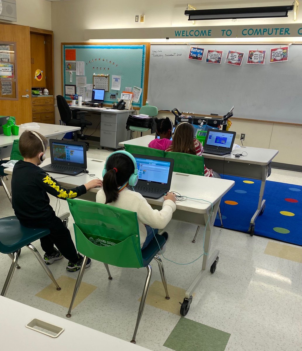 CPSchoolsMA's tweet image. A few scenes from Computer Science Ed Week...
@codeorg @PLTWorg @cpstechpd
#HourofCode2021 
#CodeNewbie