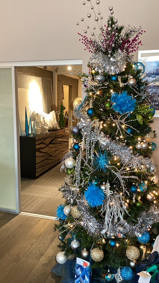 Celebrating love this holiday, sending hugs to everyone that has touched our lives! Happiest of holidays from <a href="/insidestylehome/">InsideStyle</a>❤️