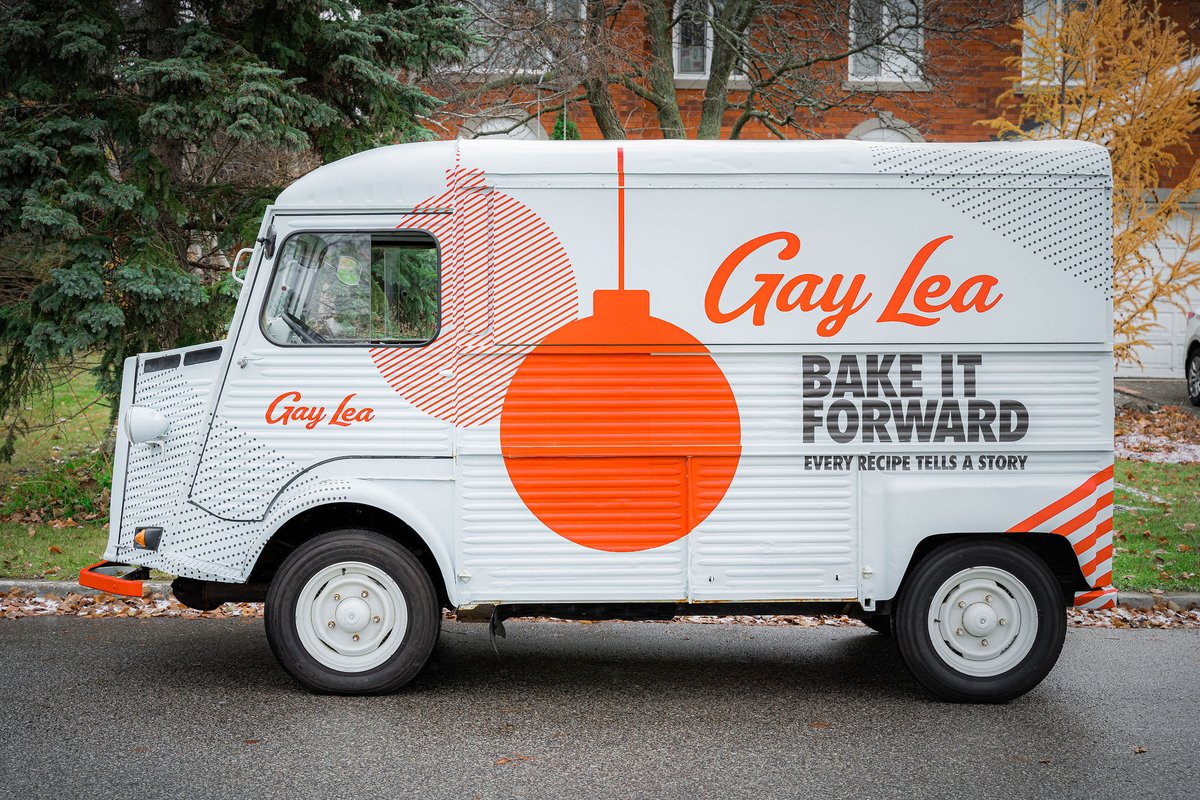 OntFarmerNews's tweet photo. Canadian #dairy co-op @GayLeaFoodsCoop partnered with Rex's Premium Ice Cream to deliver a fun-filled surprise for underserved kids in Toronto's Regent Park neighbourhood! The event, on Giving Tuesday, was the official launch to this year's #BakeItForward program! #OntFarmerNews https://t.co/5Fp23RMDG6