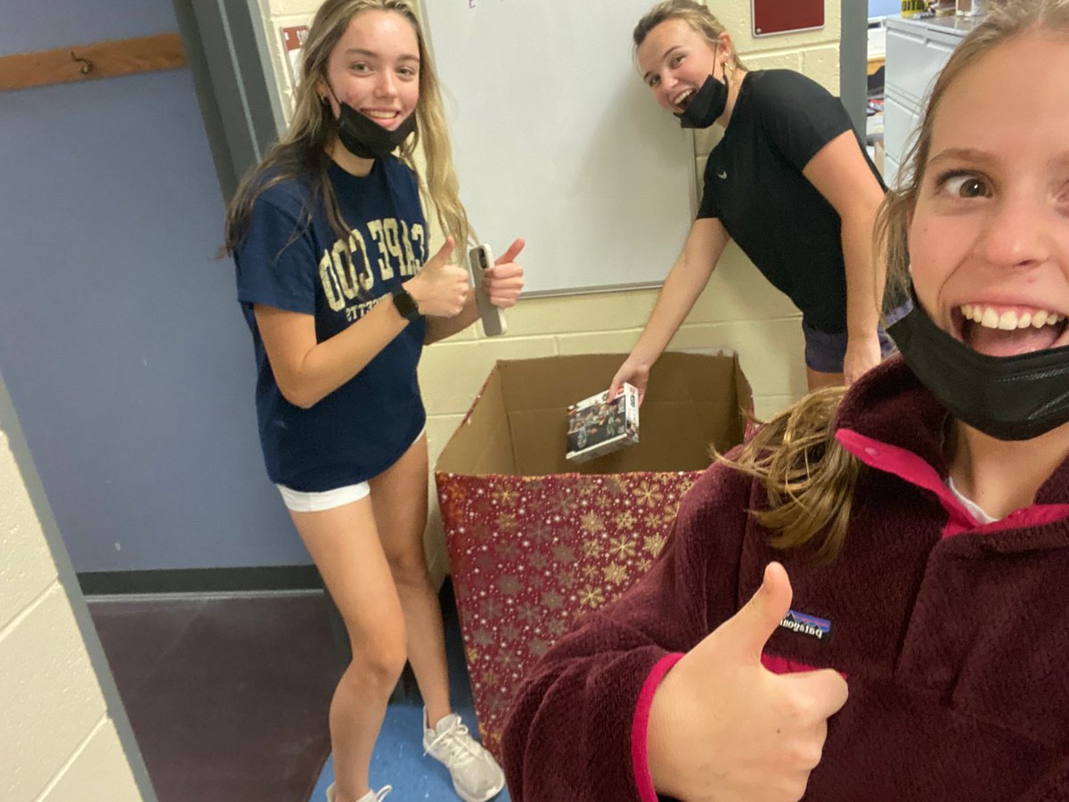 WHSLadyWildcats's tweet photo. @WHSWildcatSB do you recognize these three "SOCCER" players ....
#fillthebox #Catson3 https://t.co/hDf0Db5ylT
