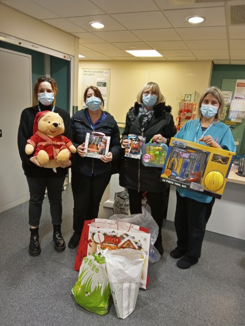 jani_kav's tweet photo. Thank you to our iris ward team @wchc_nhs CICC for your kind donations of toys for The Salvation Army🎄🎅🏻🎁 pictured here our wonderful admin, therapy and social worker staff #teamwork #MDT #irisward 🌟🎄🎁 https://t.co/NkM0WvO3Dg
