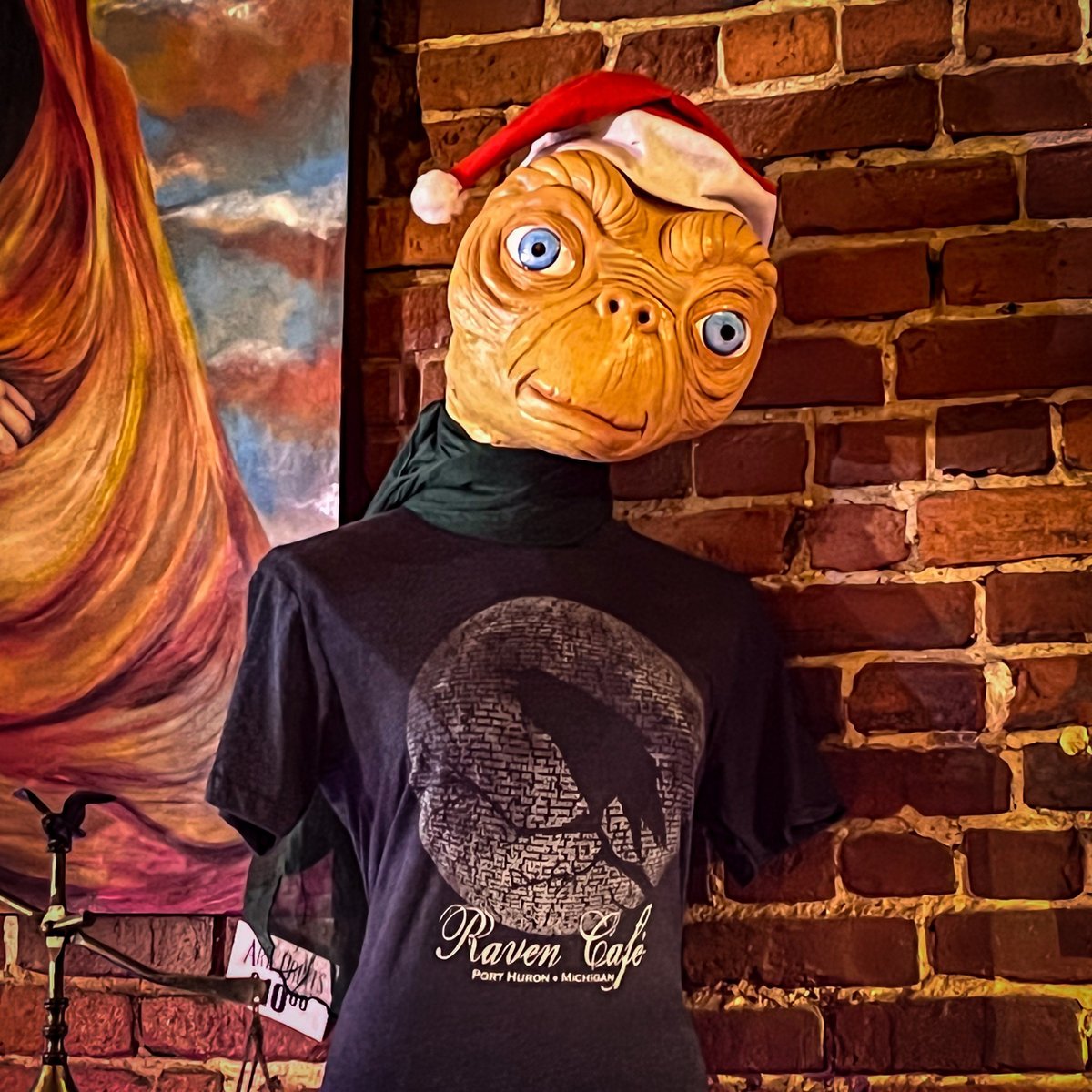 ravencafeph's tweet image. If E.T. could phone Santa, do you think he’d ask for a Raven t-shirt? We think so…. oh look, it has a raven silhouetted against the moon. #howappropriate