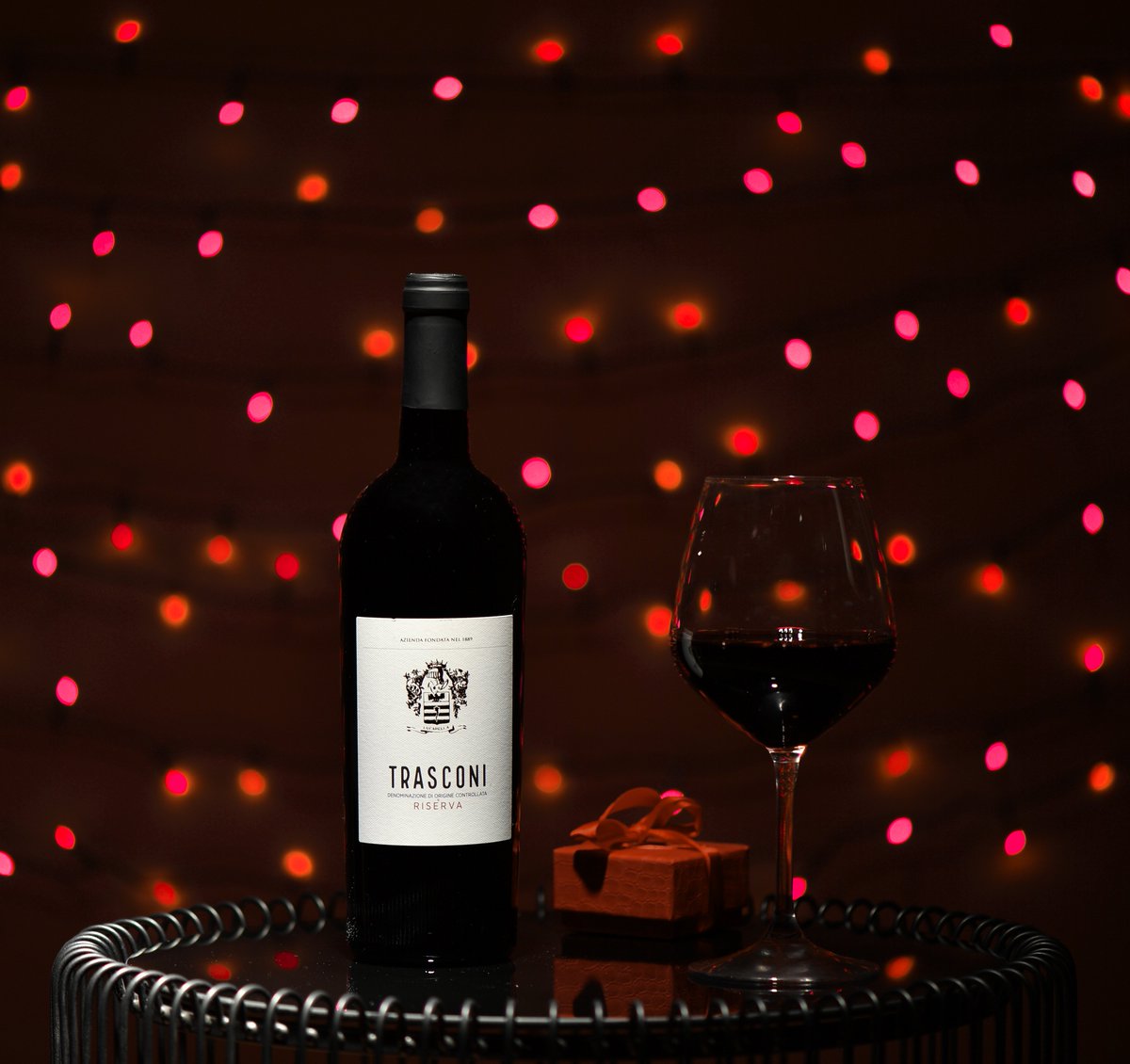 A Natale regala il calore di un vino Rosso Trasconi Doc Riserva.
Un vino rosso dalle sfumature rubino ottenuto dalla vinificazione del Negramaro e dalla Malvasia.
 lacropolidipuglia.it/.../vino-rosso…